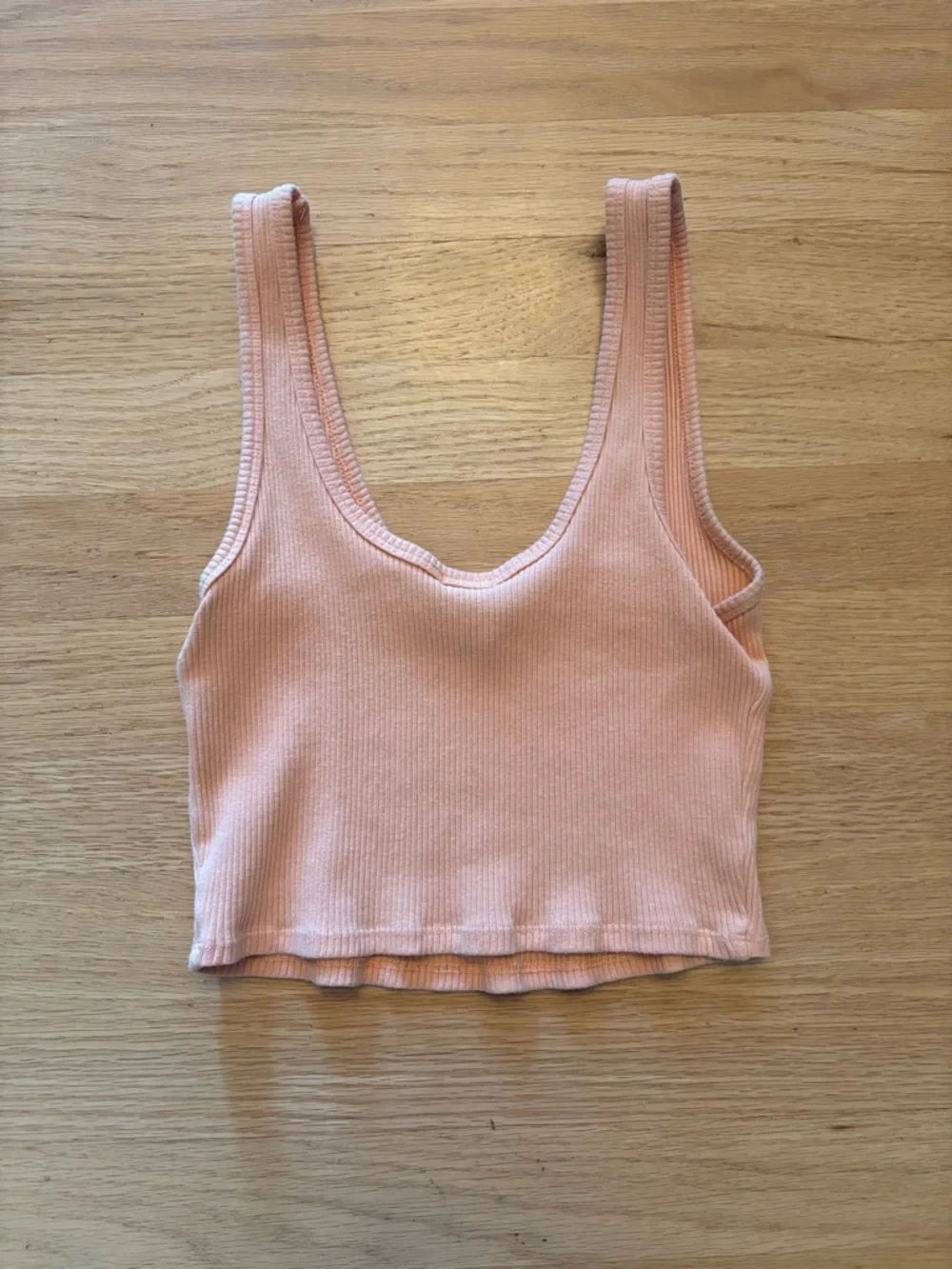 Garage Peach Ribbed V-Neck Crop Tank - Picture 2 of 2